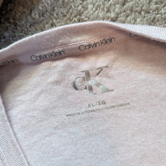 Light pink Calvin Klein shirt with a twist, good condition! - Picture 3 of 5